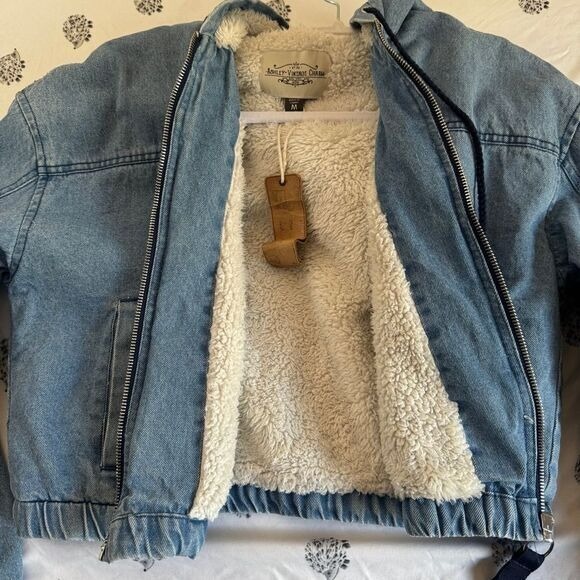 Ashley-Vintage-Charm Jean Jacket, faux lined, bomber length, with‎ hood size M - Picture 7 of 12